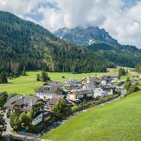 Gasthof Albergo Dolomiten Braies  Exterior photo
