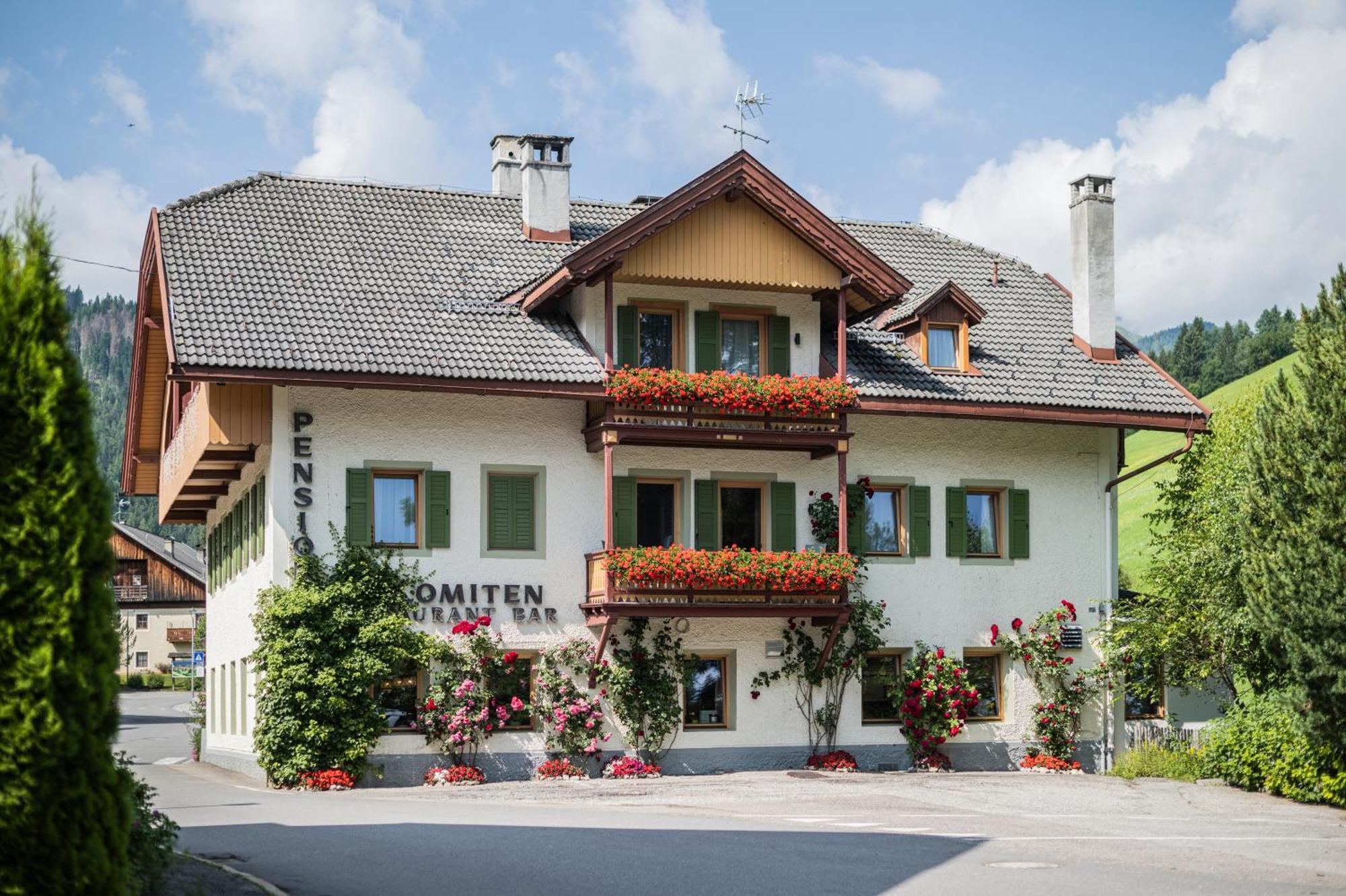 Gasthof Albergo Dolomiten Braies  Exterior photo