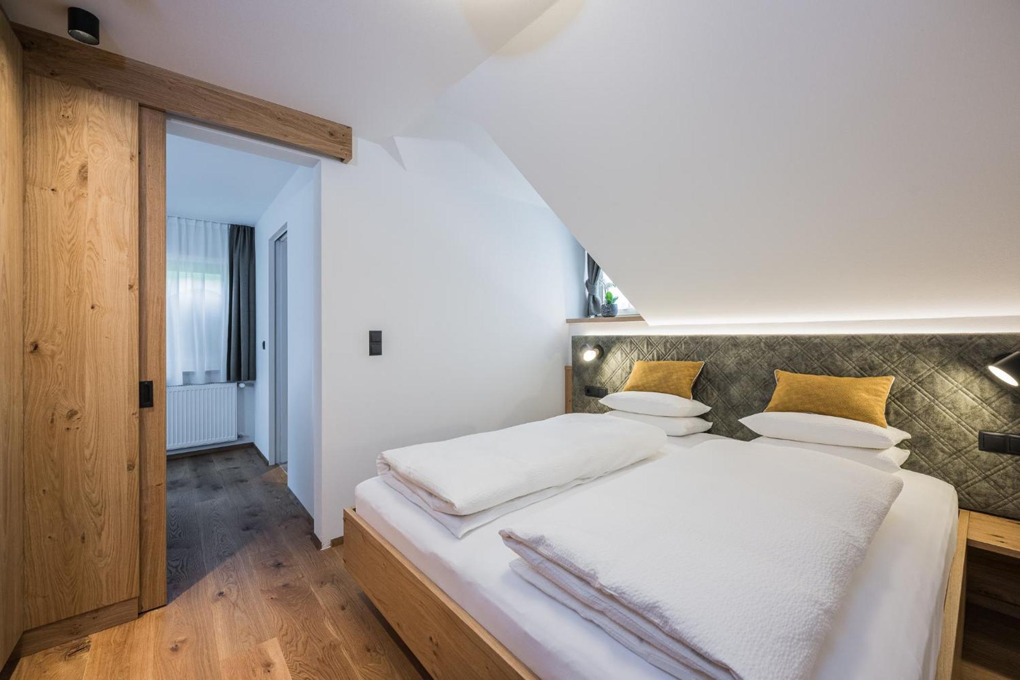 Gasthof Albergo Dolomiten Braies  Exterior photo