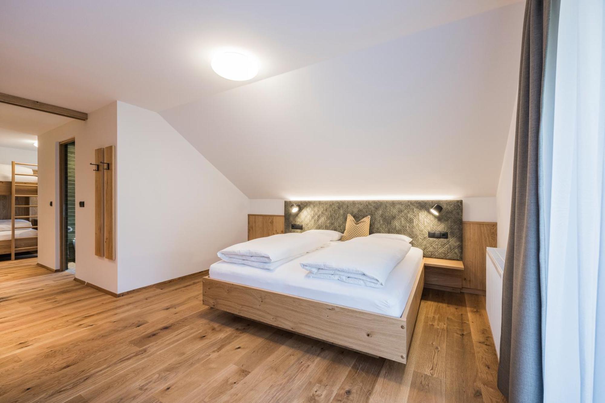 Gasthof Albergo Dolomiten Braies  Exterior photo